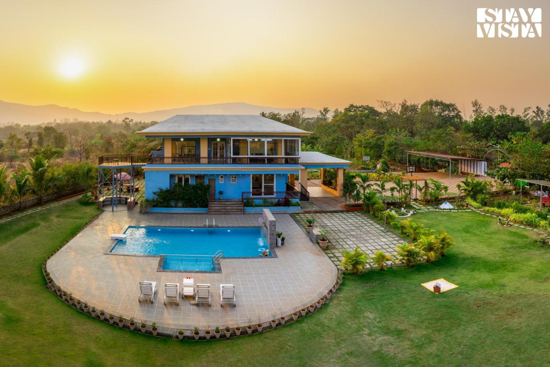 Stayvista'S Hillside Meadows - Mountainside Retreat With Farm View, Pool & Deck, Lawn & Gazebo Chinchavli Kültér fotó
