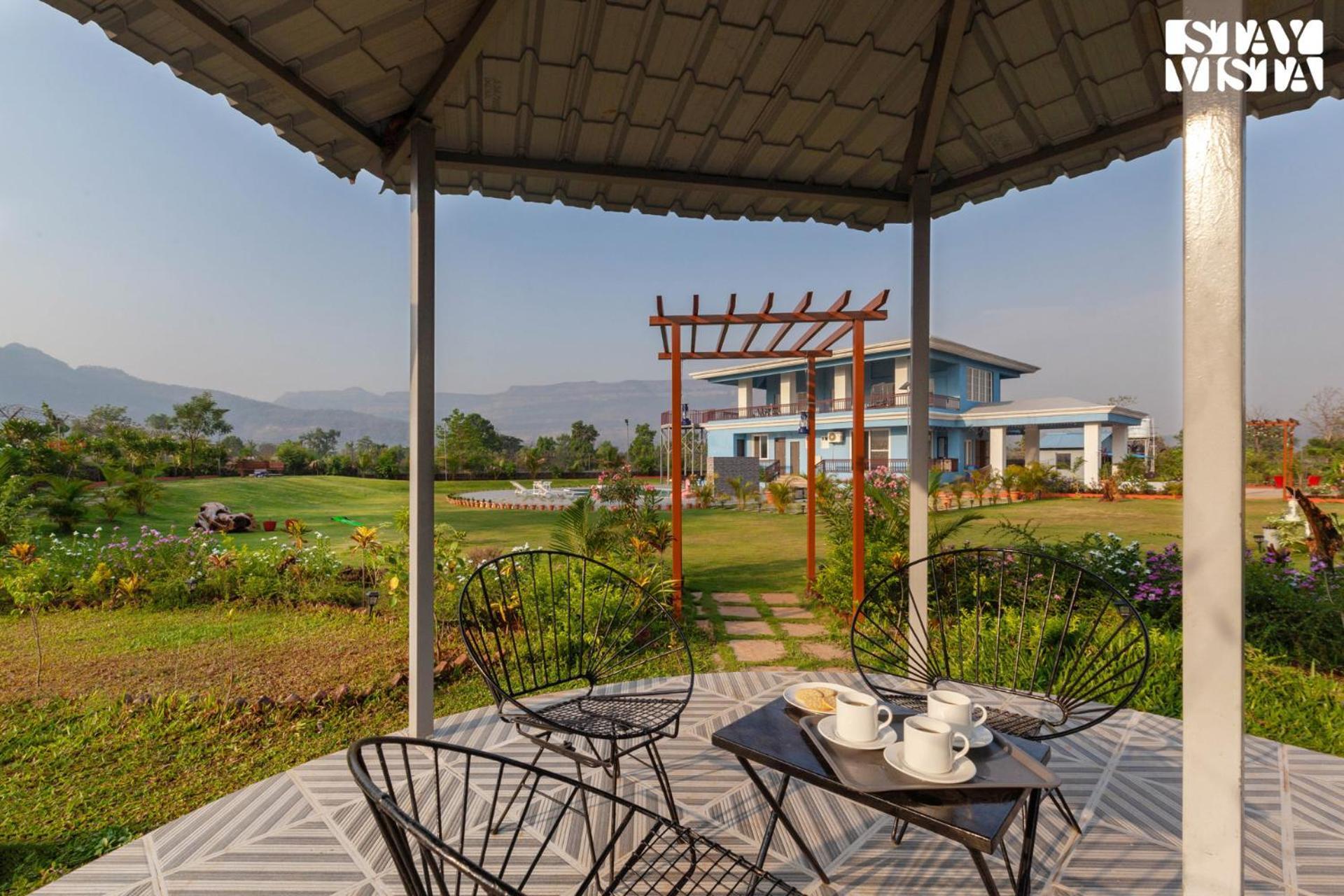Stayvista'S Hillside Meadows - Mountainside Retreat With Farm View, Pool & Deck, Lawn & Gazebo Chinchavli Kültér fotó