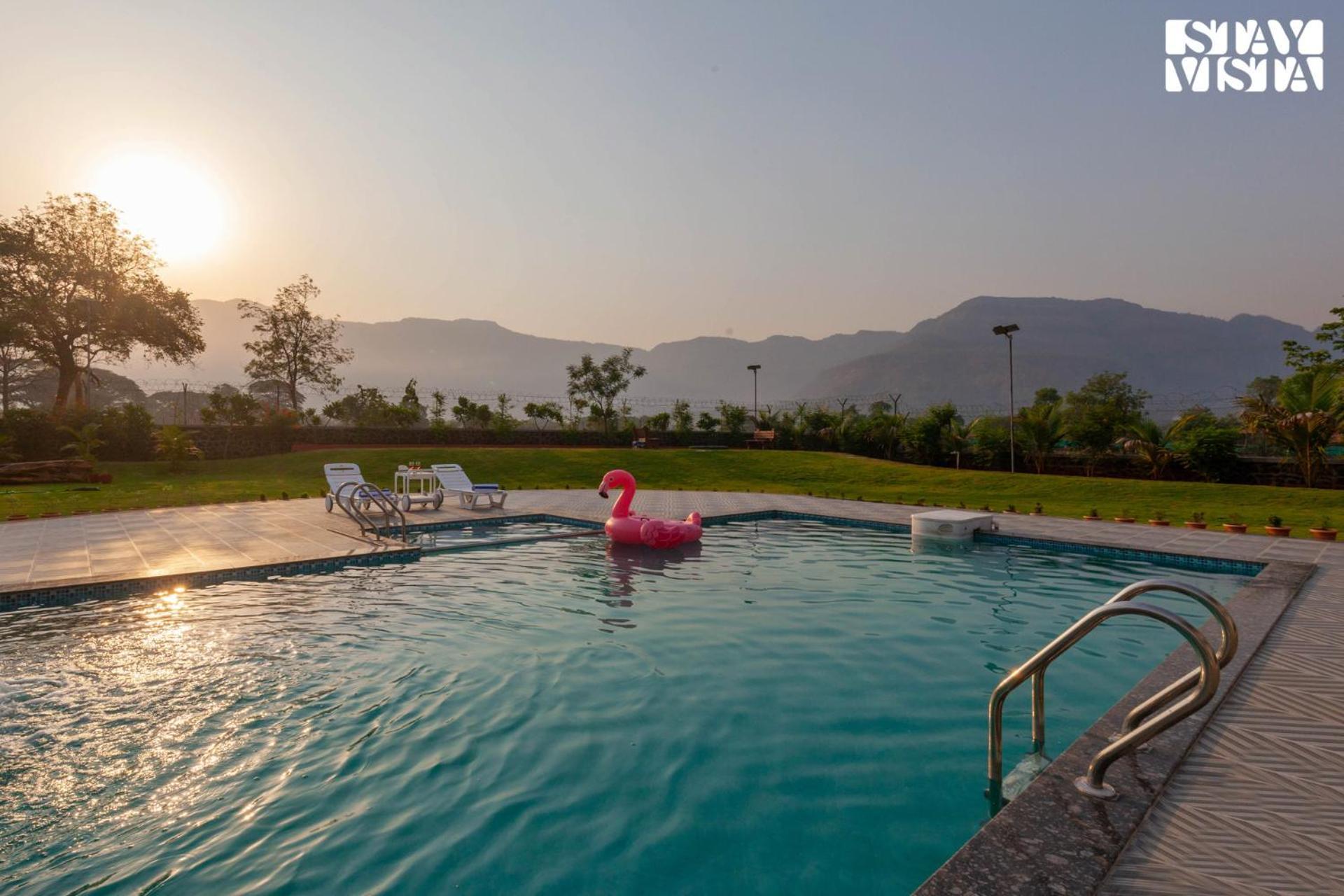Stayvista'S Hillside Meadows - Mountainside Retreat With Farm View, Pool & Deck, Lawn & Gazebo Chinchavli Kültér fotó