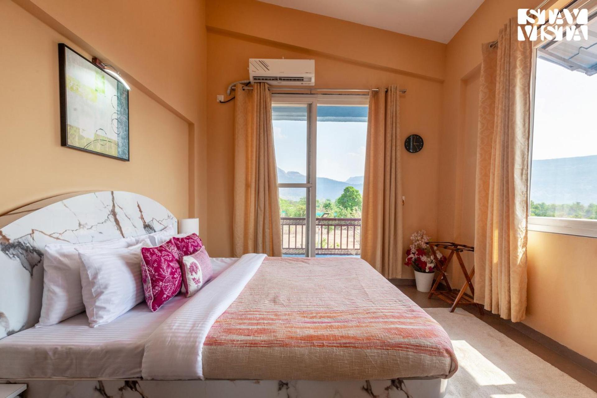 Stayvista'S Hillside Meadows - Mountainside Retreat With Farm View, Pool & Deck, Lawn & Gazebo Chinchavli Kültér fotó