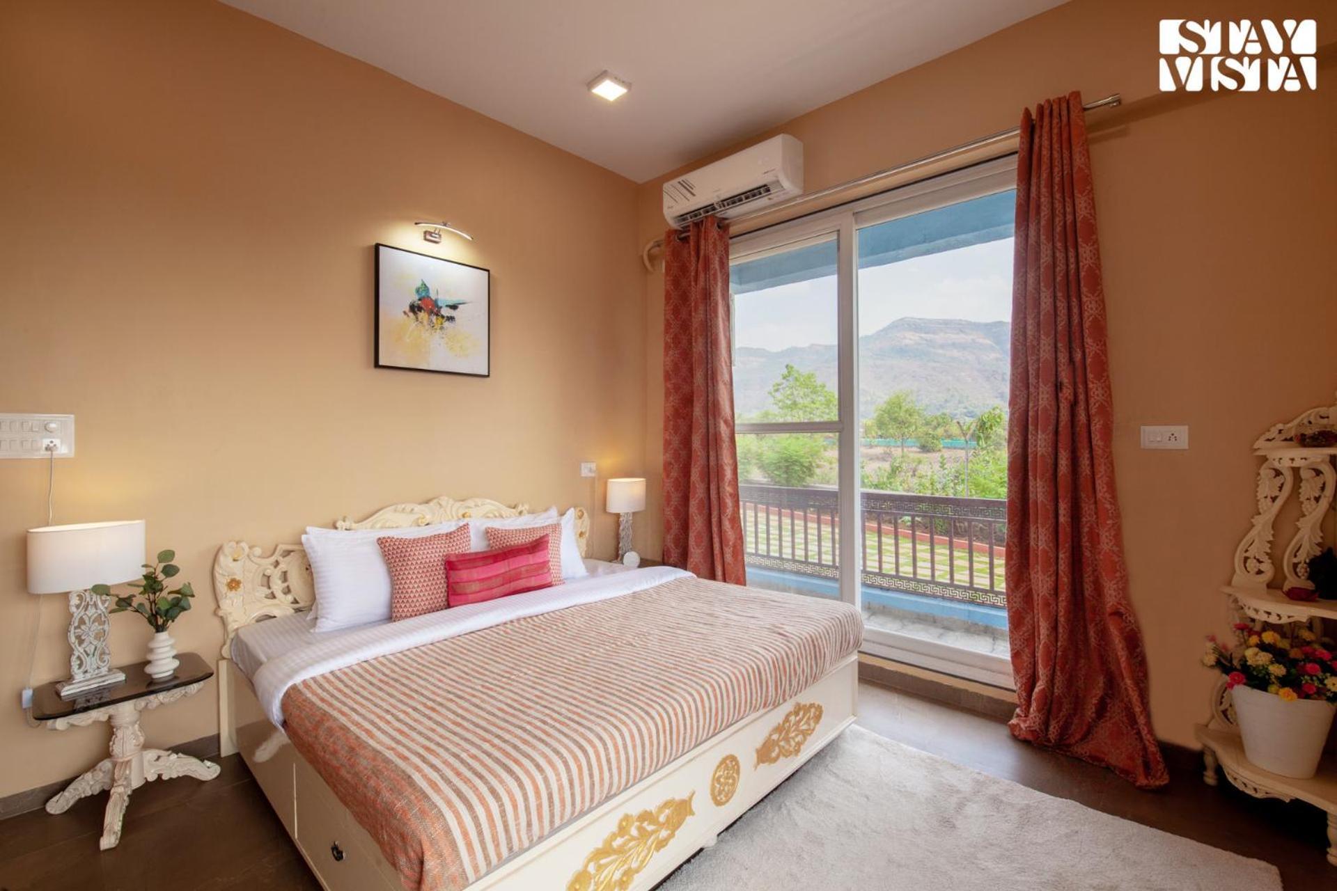 Stayvista'S Hillside Meadows - Mountainside Retreat With Farm View, Pool & Deck, Lawn & Gazebo Chinchavli Kültér fotó