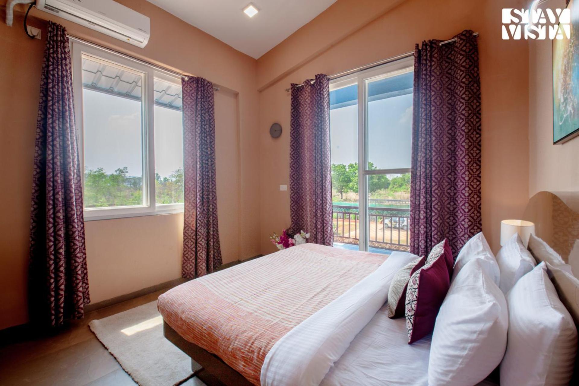 Stayvista'S Hillside Meadows - Mountainside Retreat With Farm View, Pool & Deck, Lawn & Gazebo Chinchavli Kültér fotó