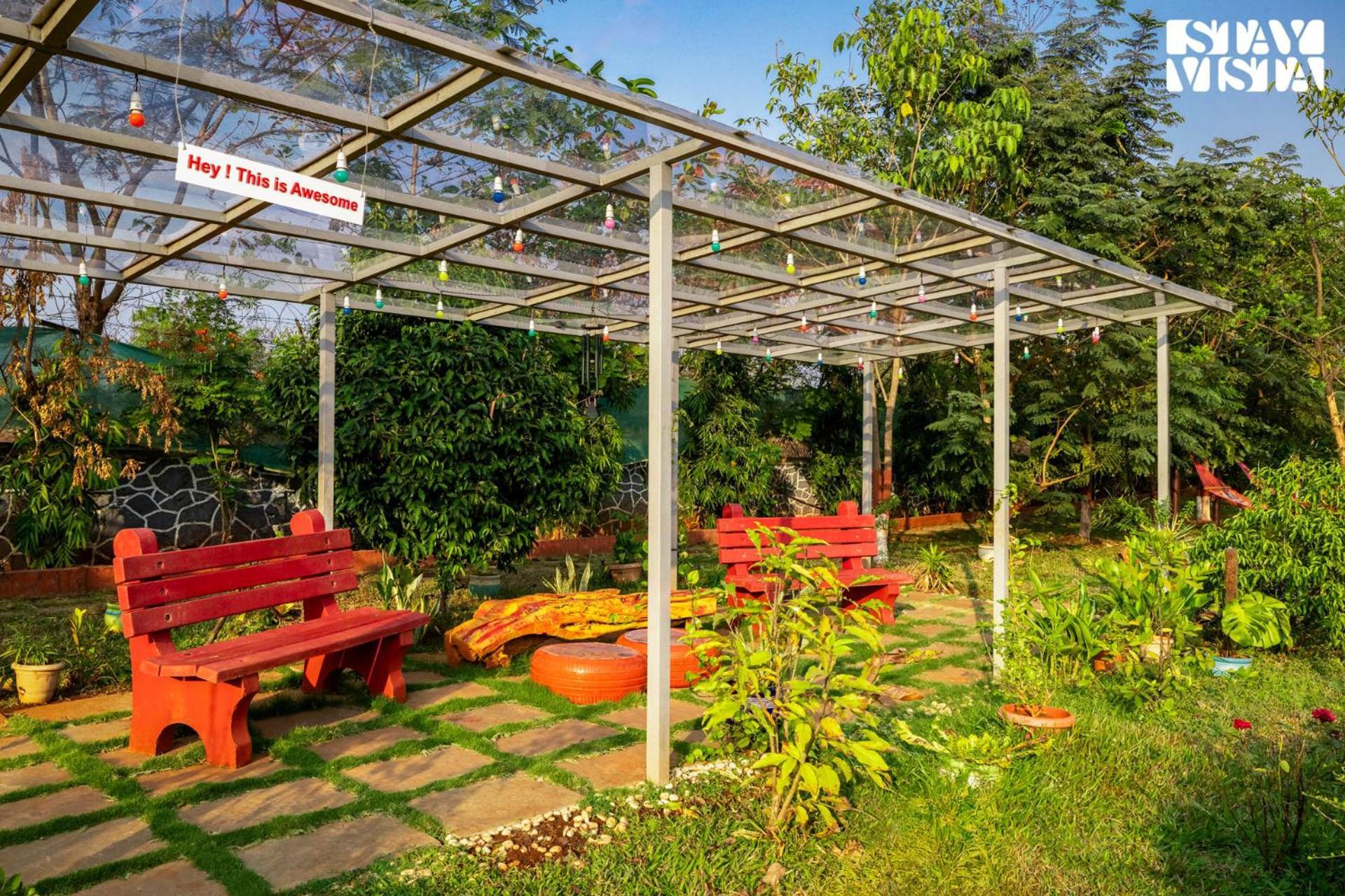 Stayvista'S Hillside Meadows - Mountainside Retreat With Farm View, Pool & Deck, Lawn & Gazebo Chinchavli Kültér fotó